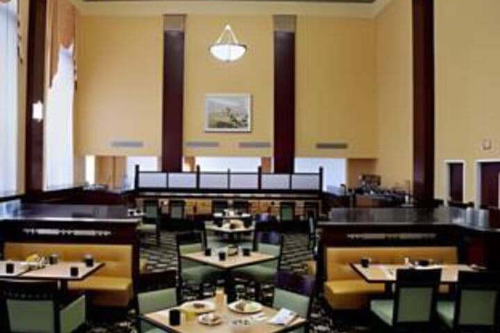 Dining 11 of 27